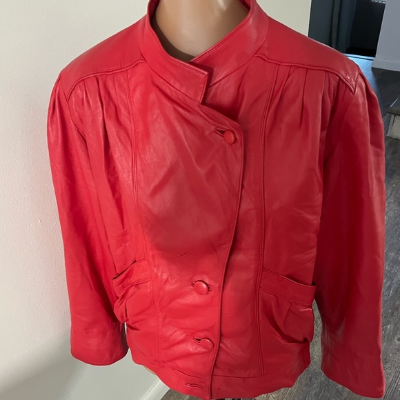 *RARE* 80’s, Bally of Switzerland, (made in Italy) cherry red leather short coat - Picture 2 of 10